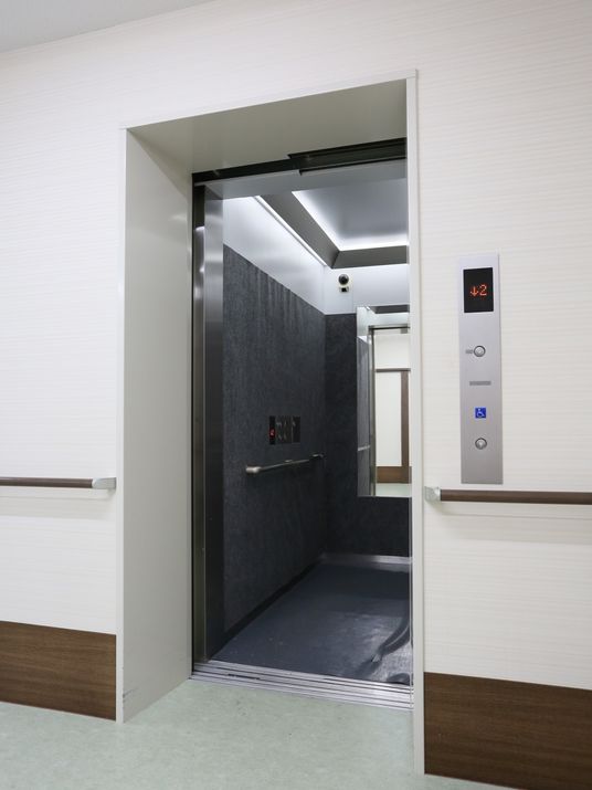 モダンなデザインのエレベーター