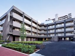 現代的な外観の建物