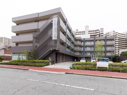 現代的な建物の外観