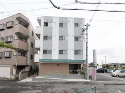 都市型の建物の外観