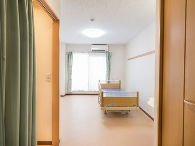 明るく広々とした居室