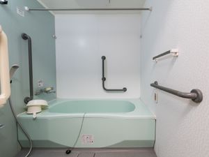 バリアフリー浴槽設備
