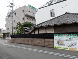 都会の施設外観