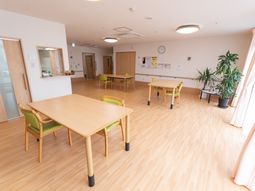 明るいダイニングスペース