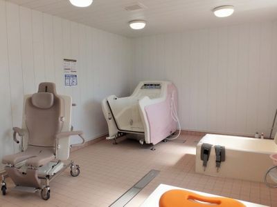 清潔な介護用浴室