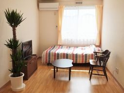 明るい部屋とベッド