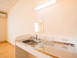 明るいキッチンの一角