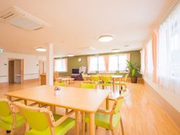 清潔感のある食堂スペース