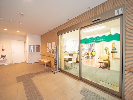 明るく開放的なロビー