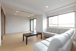 明るい居住空間の様子