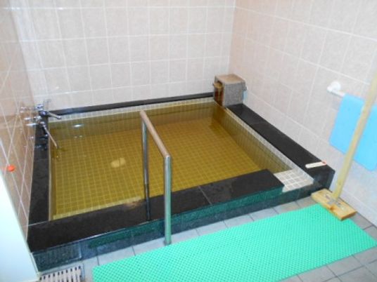 バリアフリー設計の浴室