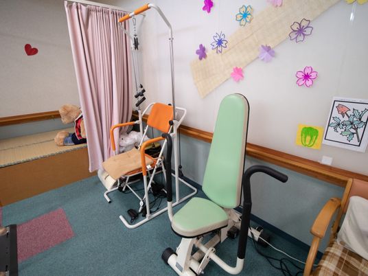 機能訓練器具と装飾の部屋