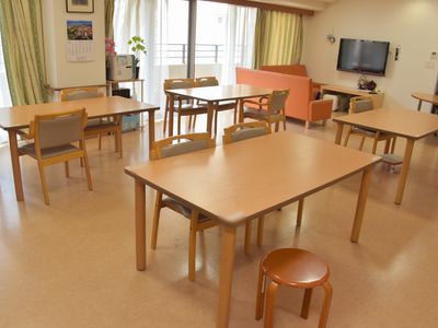 広々明るい共用ダイニング