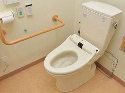 バリアフリー設計のトイレ