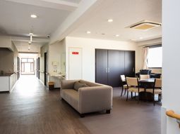 廊下とリラックススペース