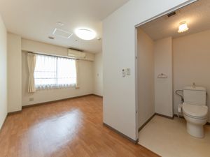 ゆったりとした洋室の居室