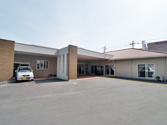 広々とした施設のエントランス