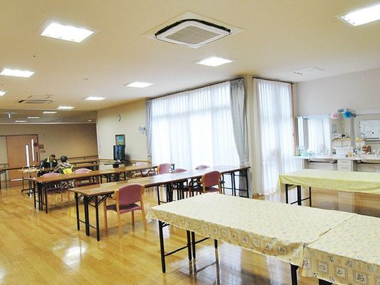 広々とした食堂の様子