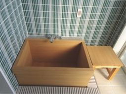 和風の清潔な浴室