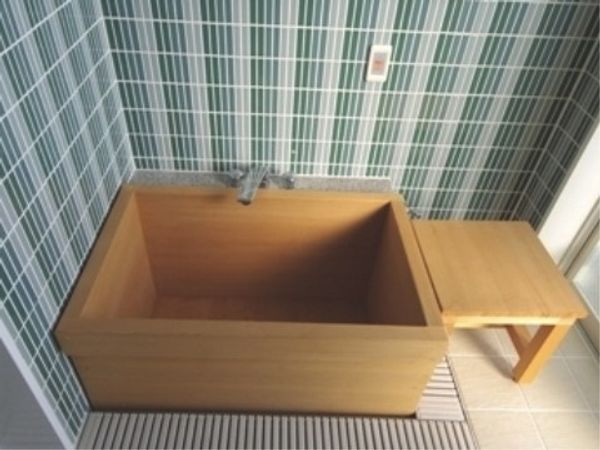 和風の清潔な浴室