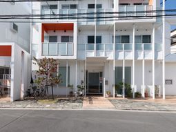 清潔感のある建物の外観