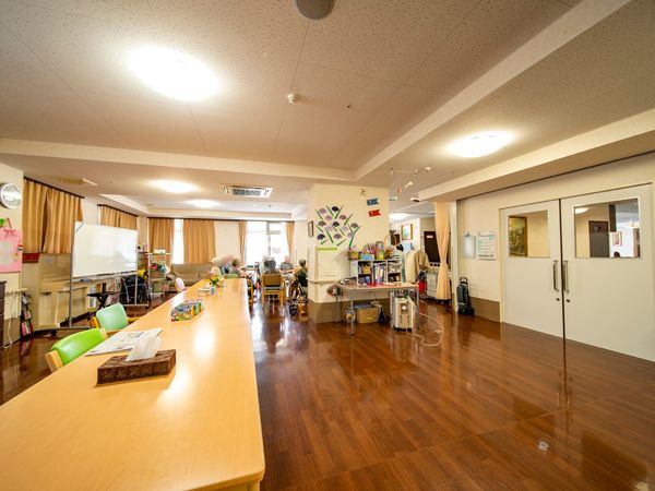 明るい居心地の多目的室
