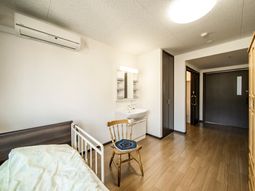明るい居室のインテリア