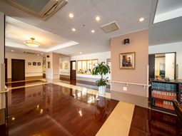 温かい雰囲気のロビー