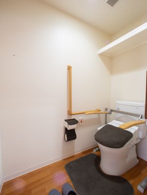 手摺付きトイレ設備