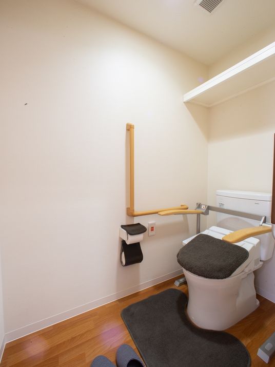 手摺付きトイレ設備