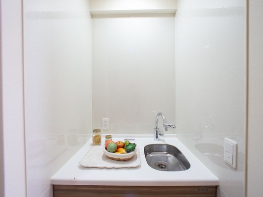 清潔なキッチンカウンター