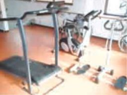 運動器具が並ぶ部屋
