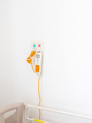 呼び出し装置付きの居室