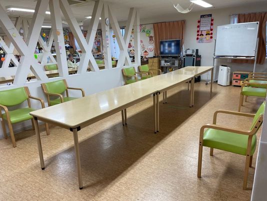 活動スペースの広々した部屋
