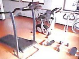 運動器具が置かれた空間