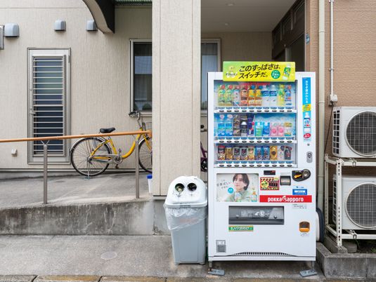 清潔な自動販売機エリア