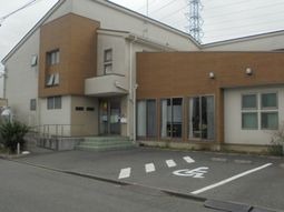 建物外観と入口