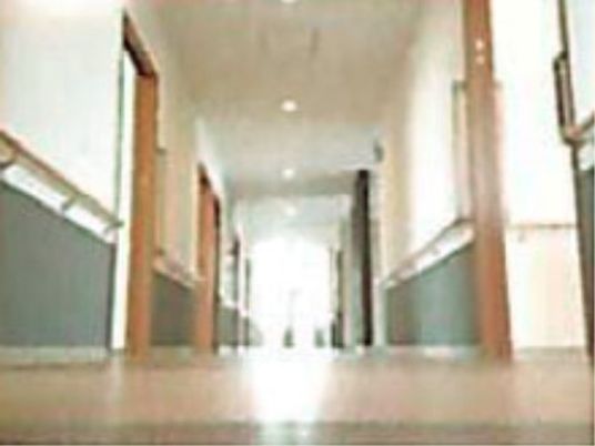 廊下の明るい視界