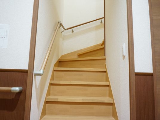 手すり付きの階段