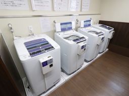整列した洗濯機の設備