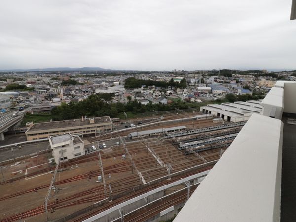 広い視野のバルコニー景色