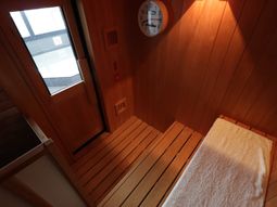 木製の温かみのある空間