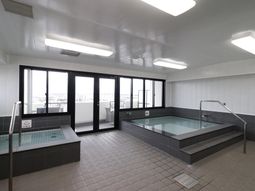 明るい空間の浴室