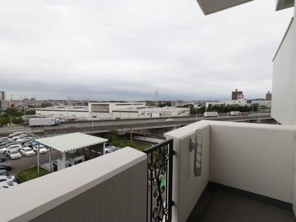広々としたバルコニー空間
