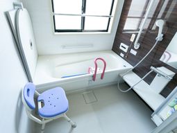 清潔なバスルーム設備