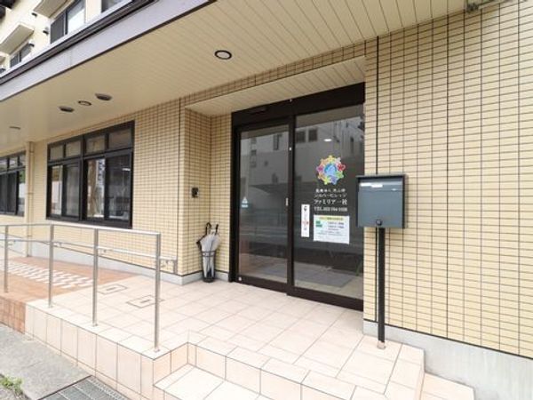 エントランスの外観