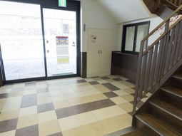 エントランスの明るい空間