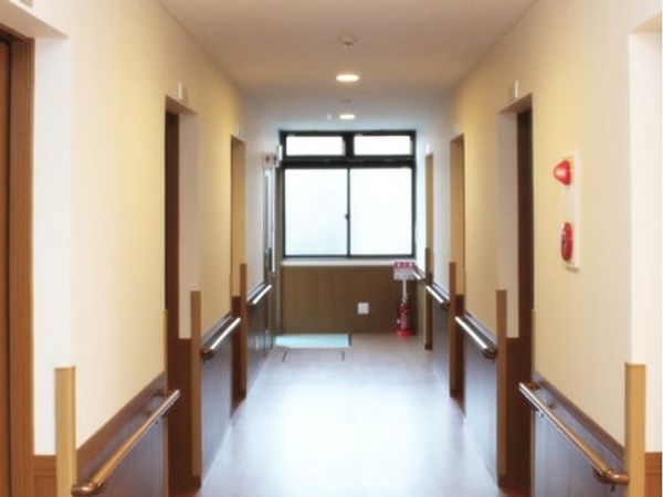 明るい廊下の風景