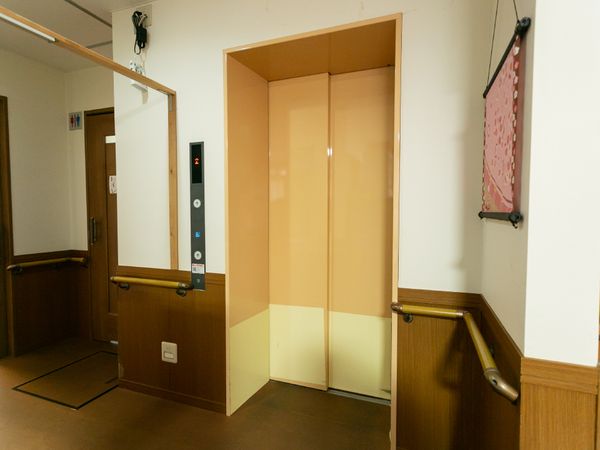 廊下にあるエレベーター