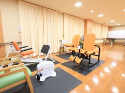 運動器具が並ぶ広々空間